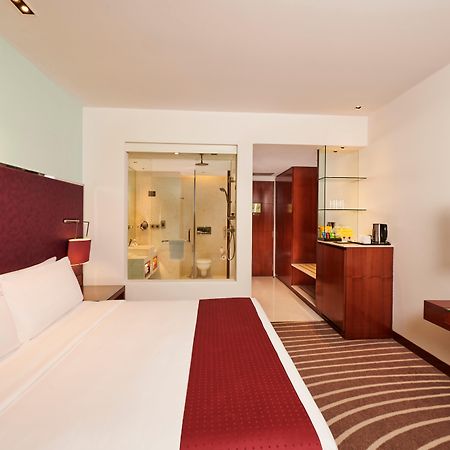 Holiday Inn Mumbai International Airport By Ihg Eksteriør billede A room at the hotel