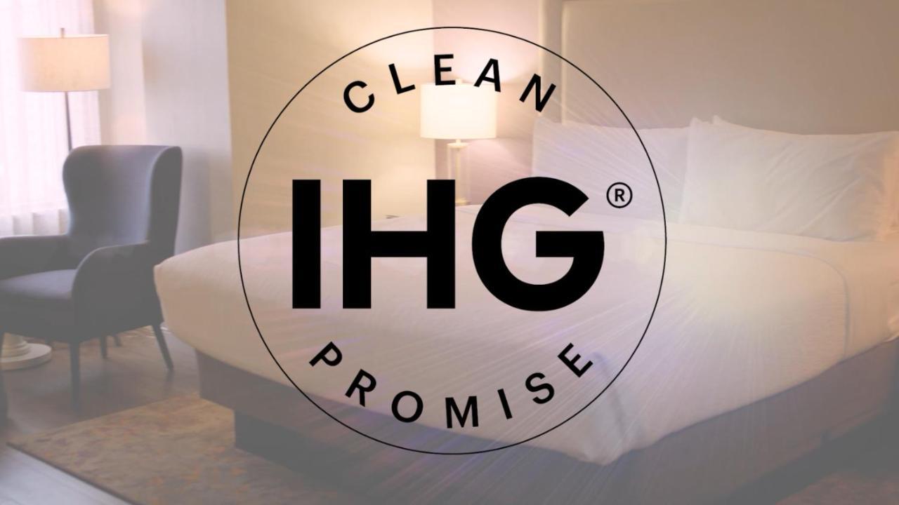 Holiday Inn Mumbai International Airport By Ihg Eksteriør billede IHG Clean Promise logo