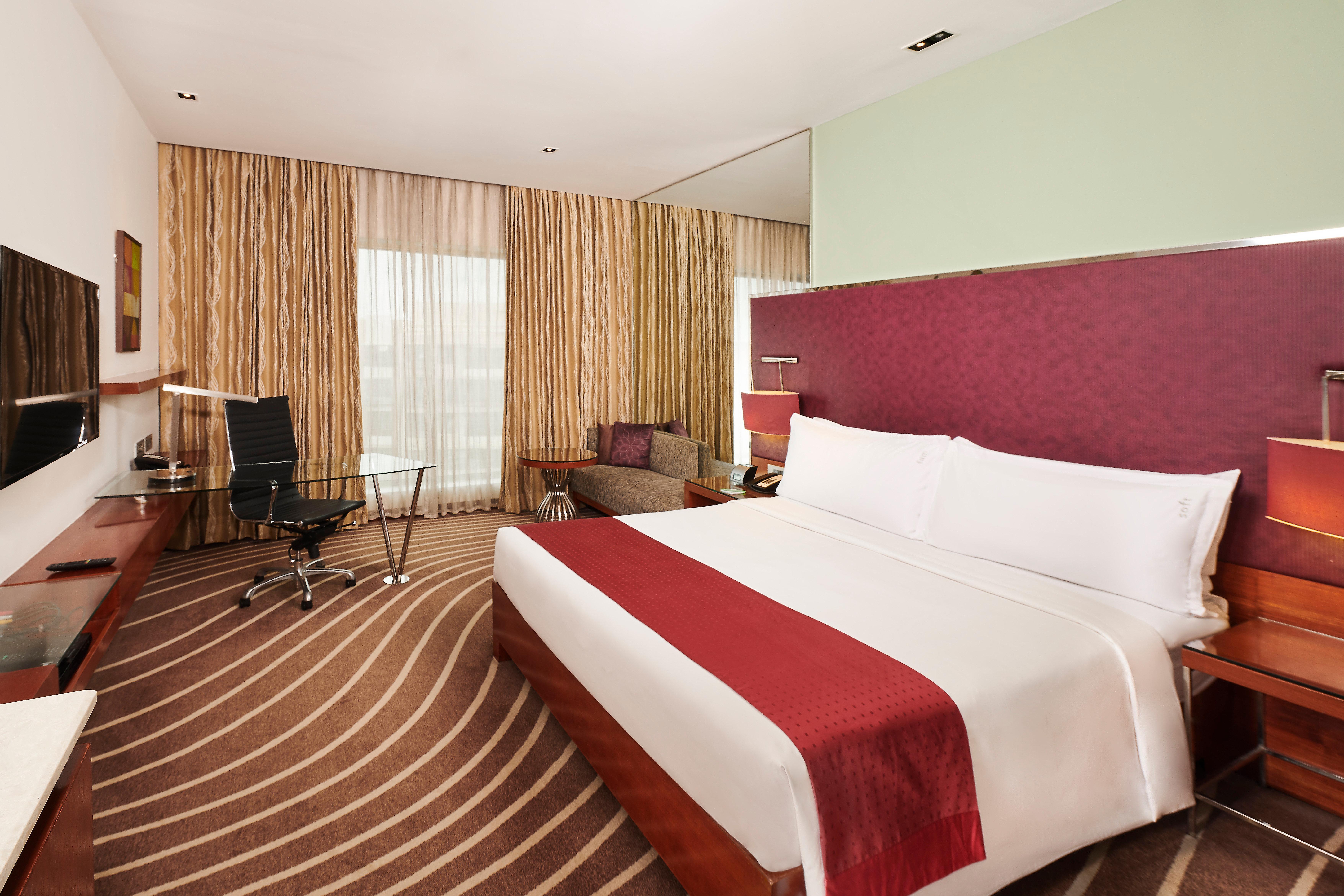 Holiday Inn Mumbai International Airport By Ihg Eksteriør billede A room at the Crowne Plaza Hotel, Hyderabad