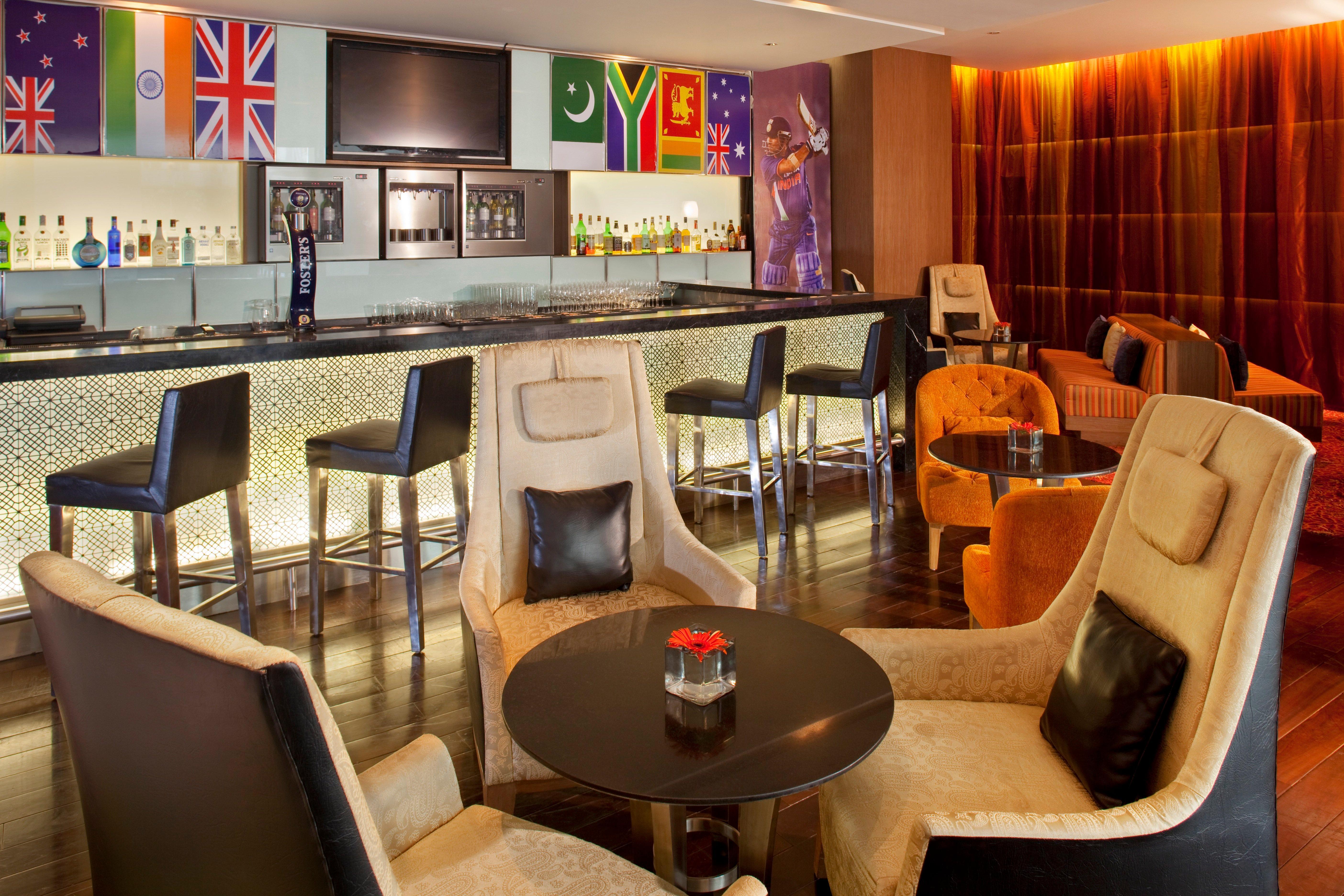 Holiday Inn Mumbai International Airport By Ihg Eksteriør billede The bar at the lounge