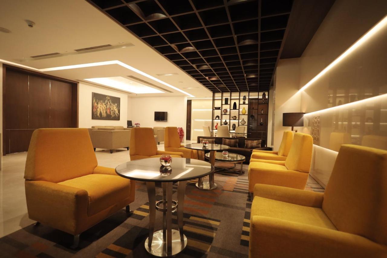 Holiday Inn Mumbai International Airport By Ihg Eksteriør billede The lounge at the airport