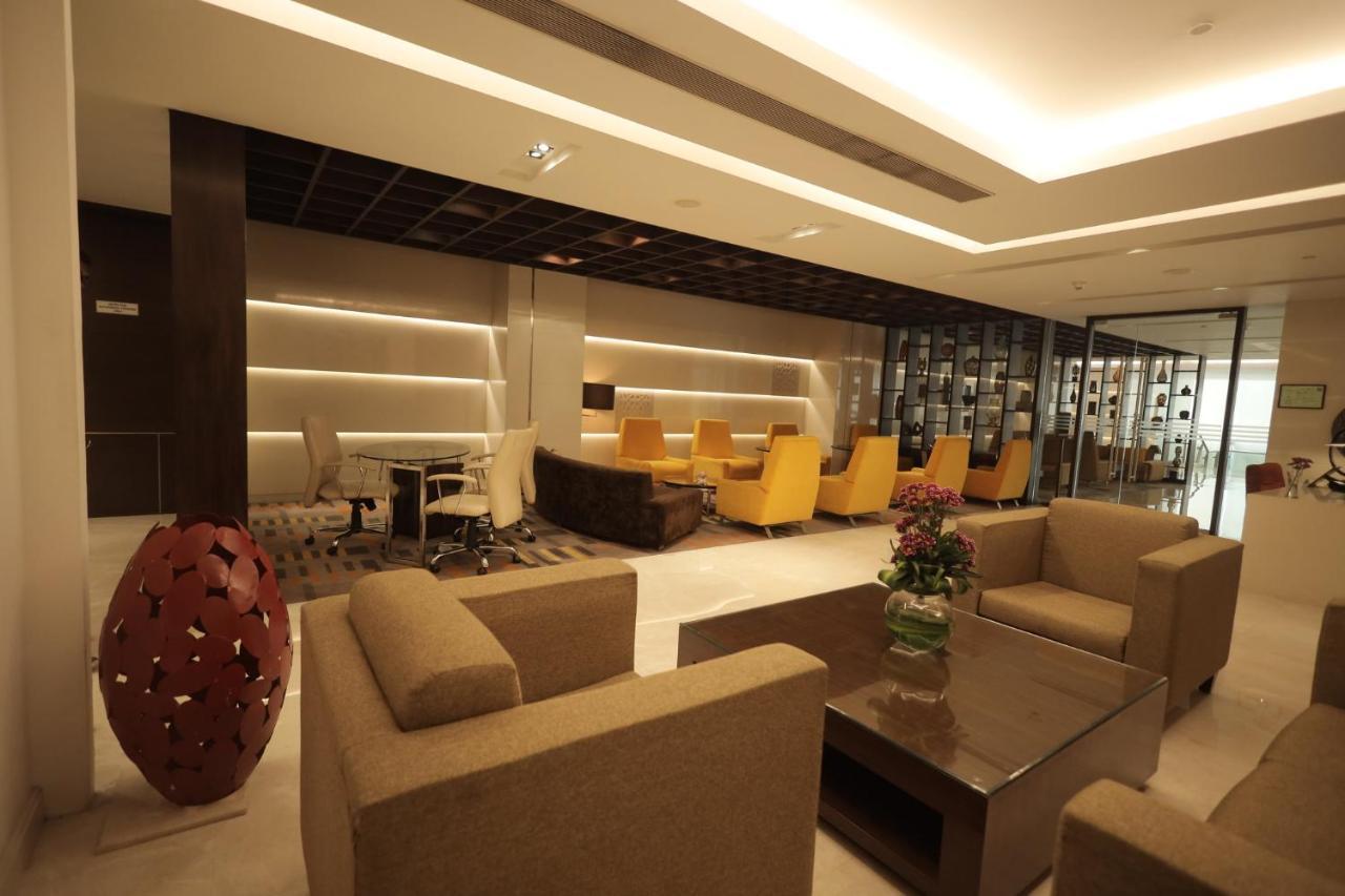 Holiday Inn Mumbai International Airport By Ihg Eksteriør billede The lounge at the airport