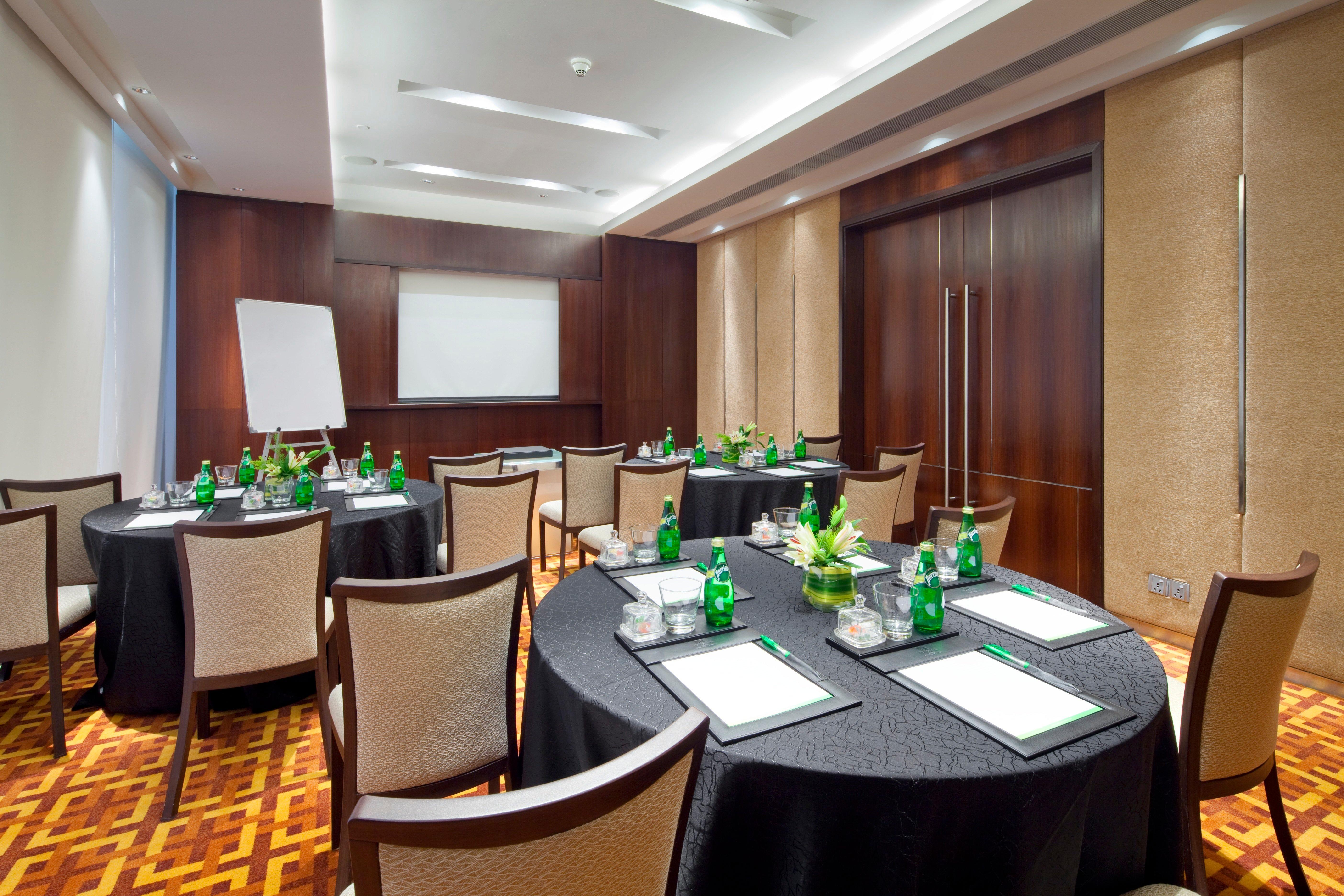 Holiday Inn Mumbai International Airport By Ihg Eksteriør billede Meeting room