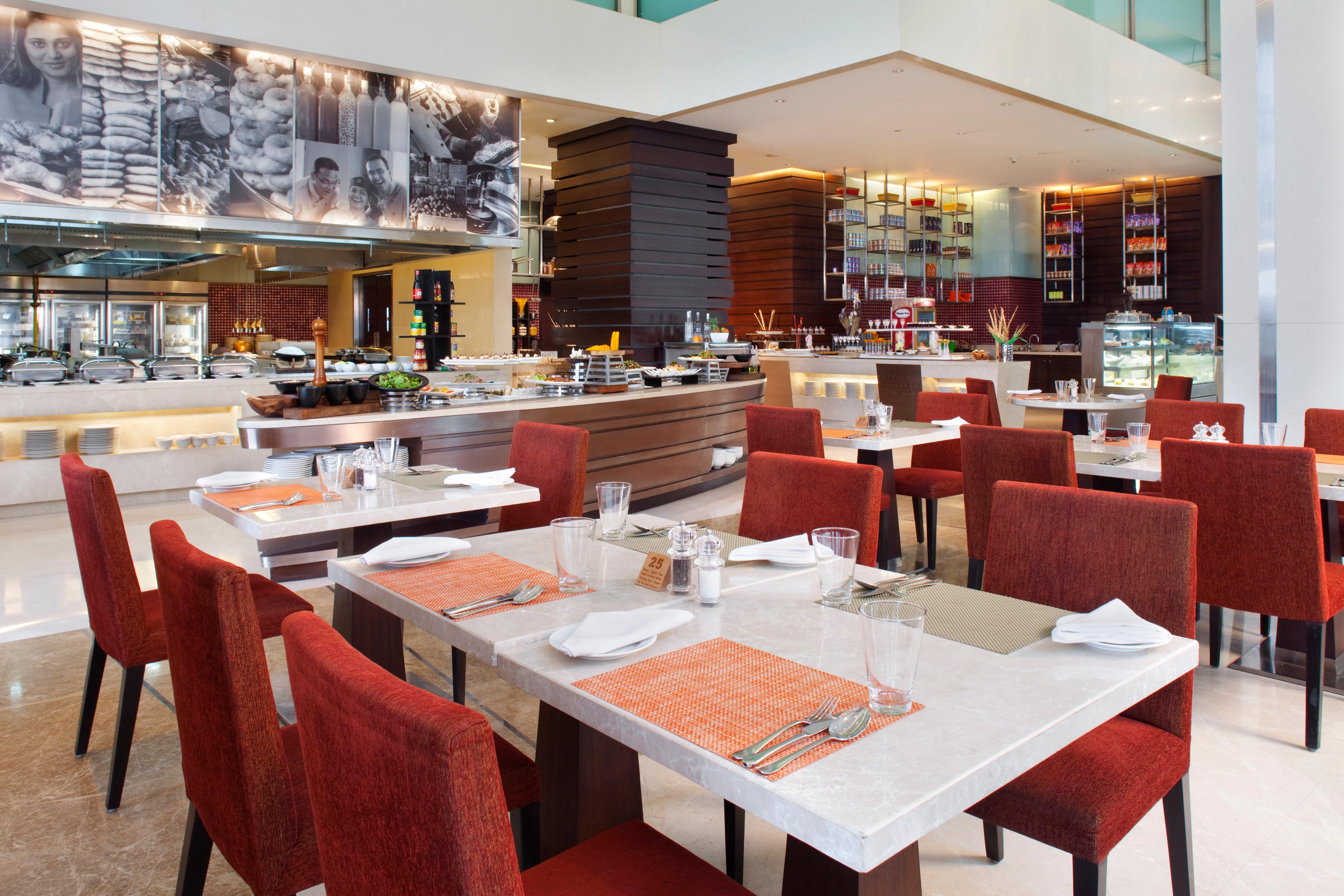 Holiday Inn Mumbai International Airport By Ihg Eksteriør billede The restaurant