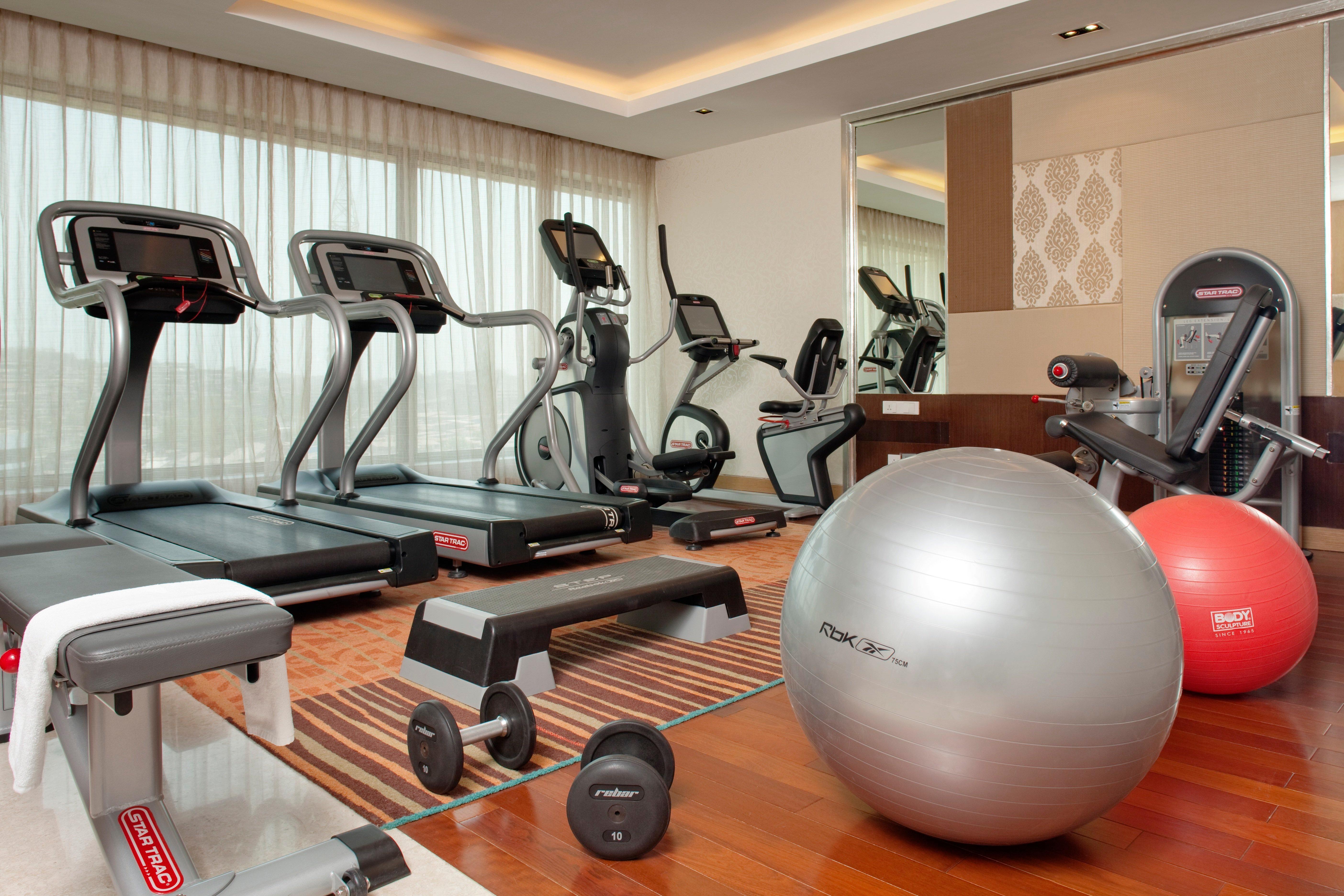 Holiday Inn Mumbai International Airport By Ihg Eksteriør billede A gym at a hotel