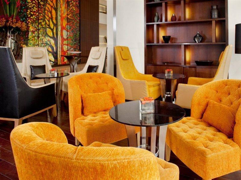 Holiday Inn Mumbai International Airport By Ihg Eksteriør billede The lounge at the airport