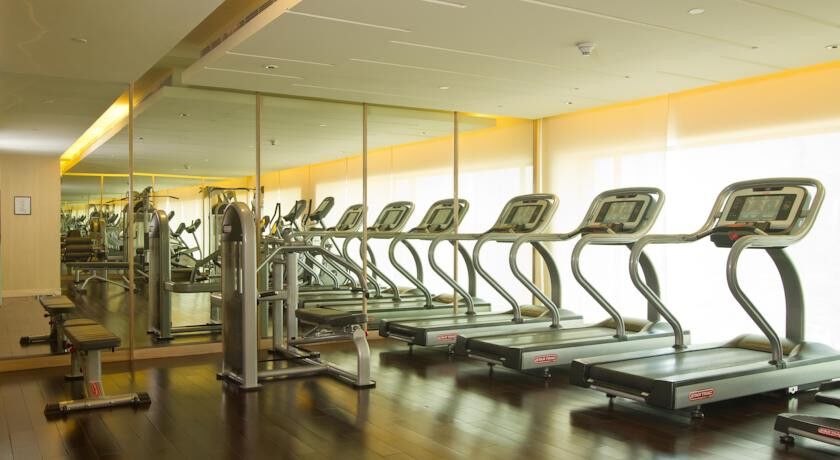 Holiday Inn Mumbai International Airport By Ihg Eksteriør billede A row of treadmills